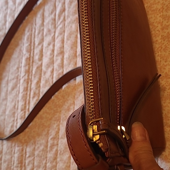 Fossil medium brown leather shoulder or crossbody handbag - Picture 7 of 10